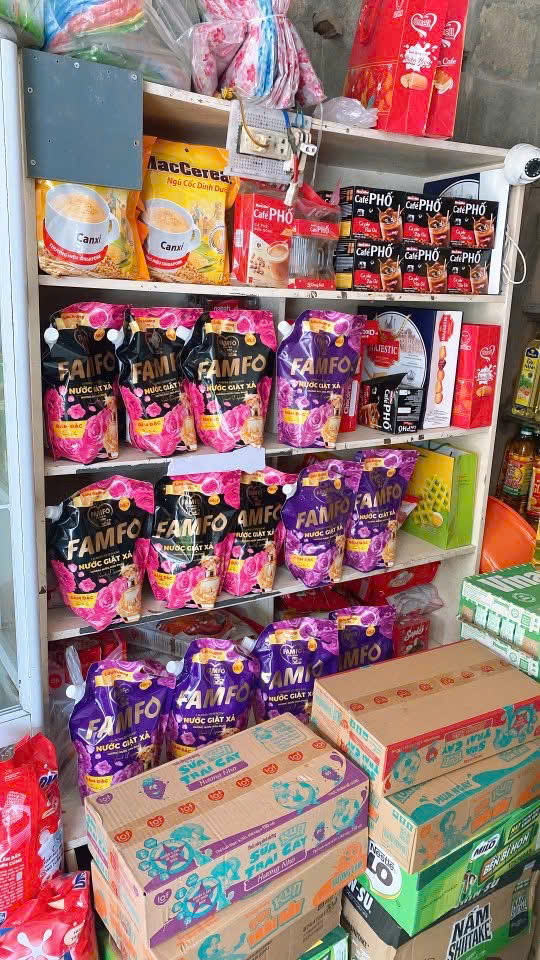 famfo lên kệ tạp hóa