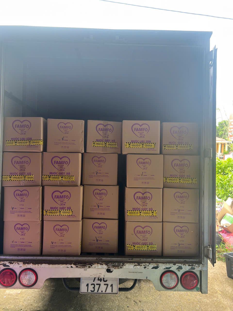 nước giặt xả lên kệ