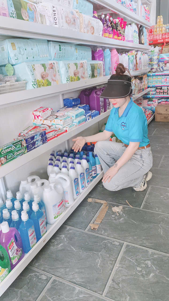 famfo lên kệ tạp hóa